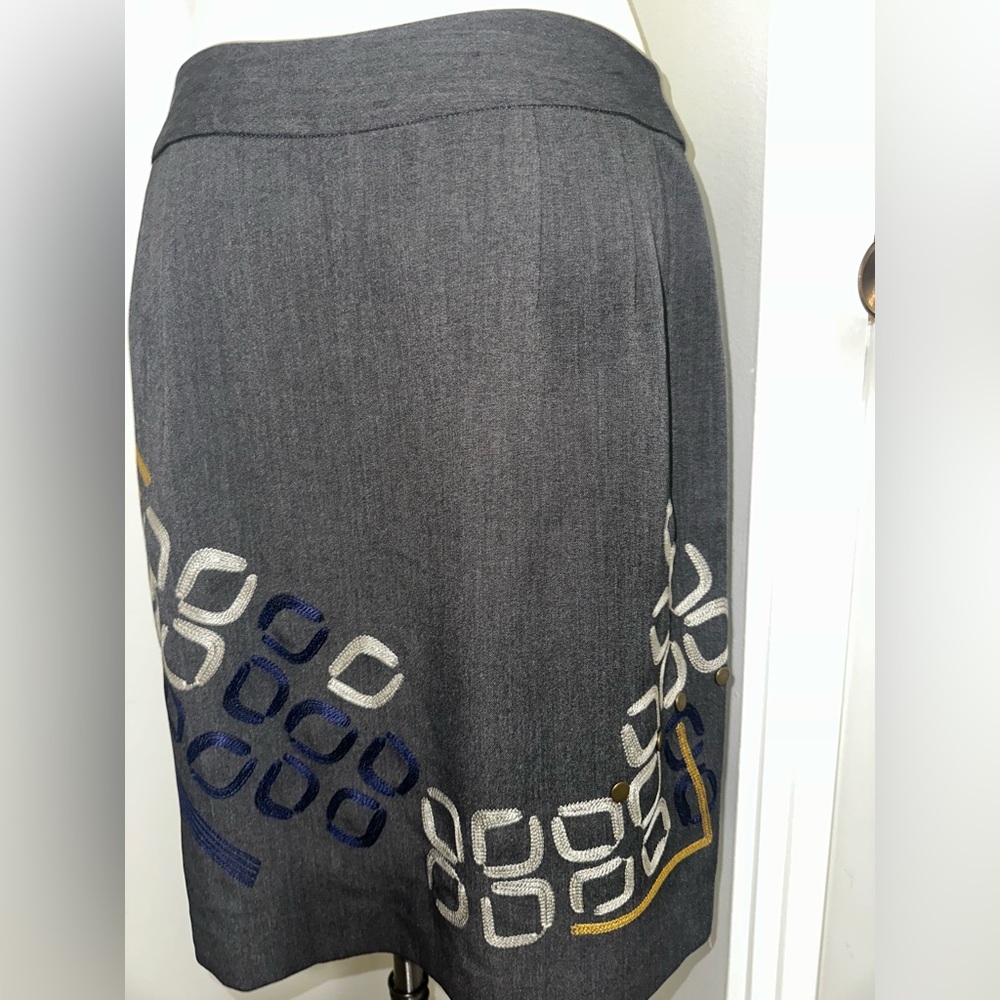 Pencil Skirt Size 10, Nygard Embroidered Accents Dark Grey 21 Inches Length